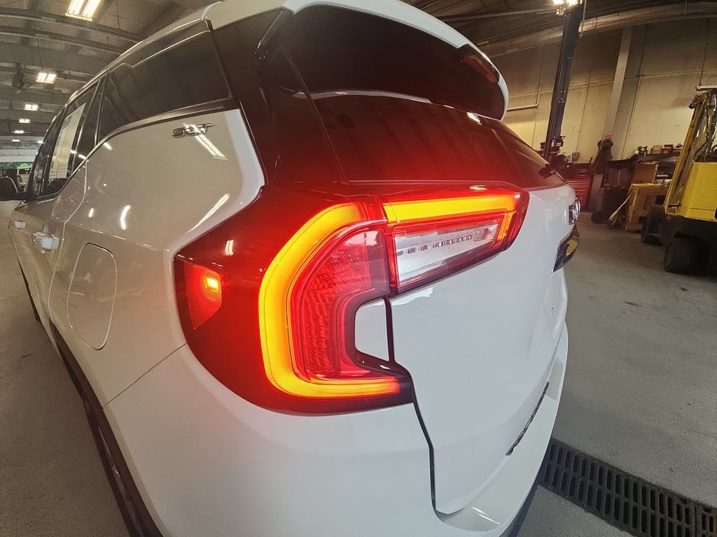 Certified 2024 GMC Terrain SLT FWD image 31