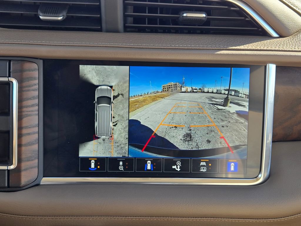 Used 2022 GMC Yukon XL Denali w/ Denali Premium Package image 22