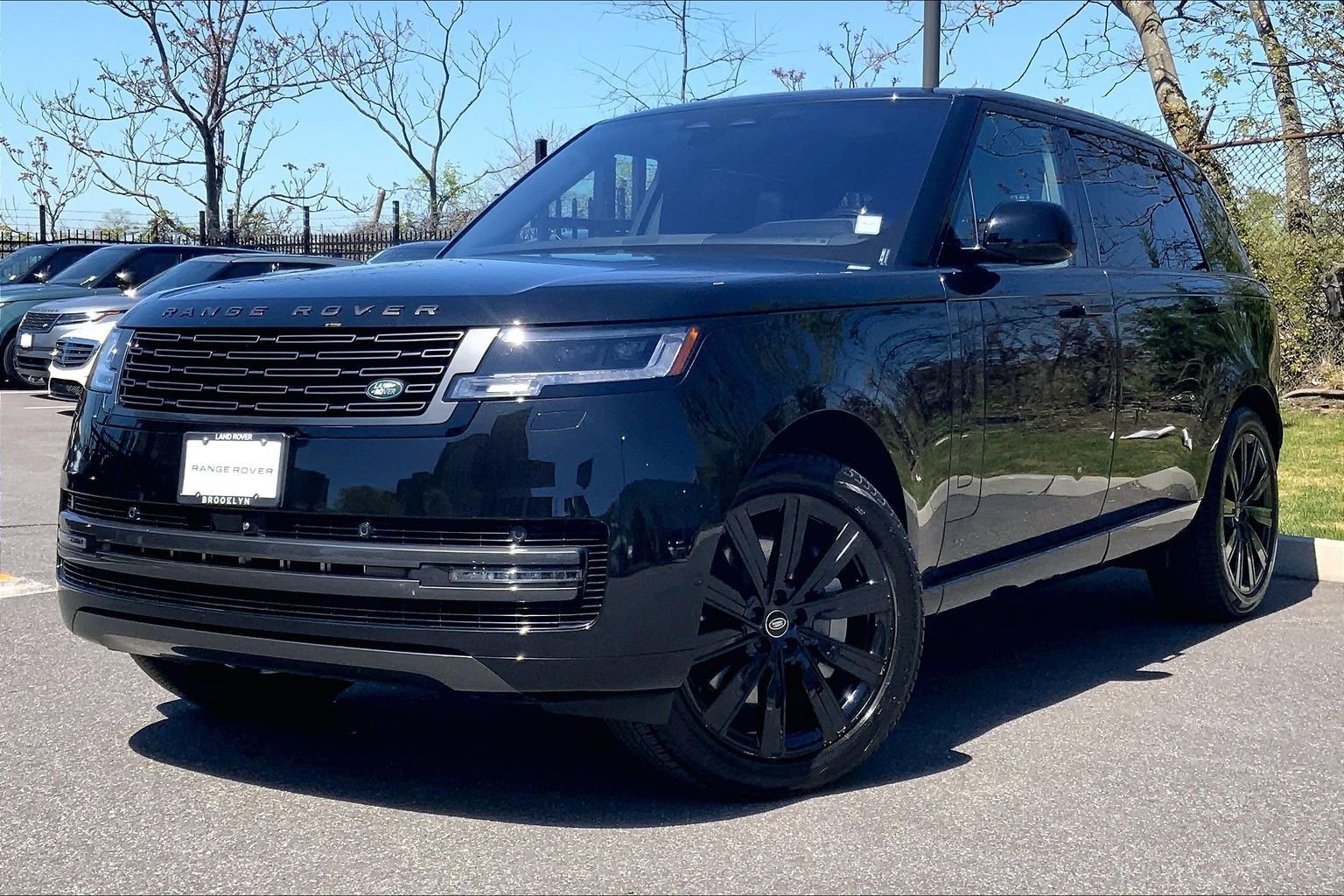 Used 2023 Land Rover Range Rover Long Wheelbase SE AWD/4WD image 1