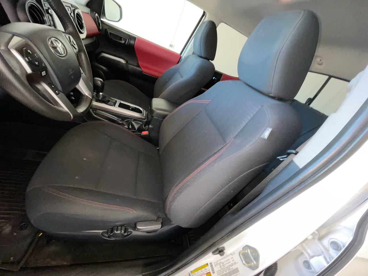 Used 2019 Toyota Tacoma SR5 AWD/4WD image 11