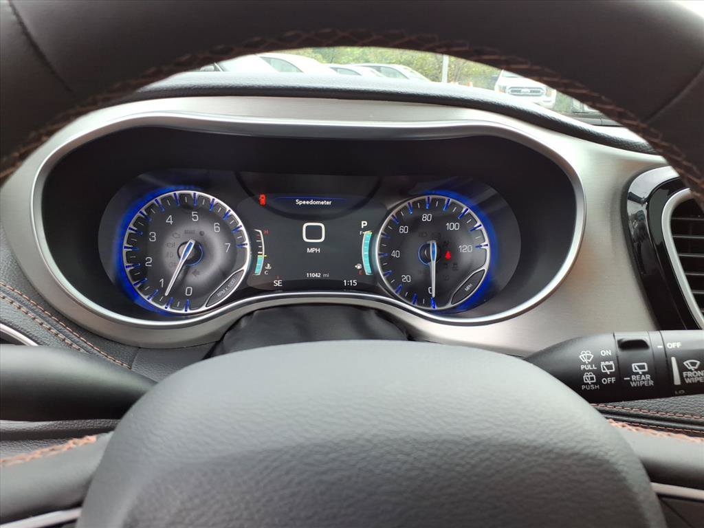 Used 2024 Chrysler Pacifica Pinnacle AWD/4WD image 19