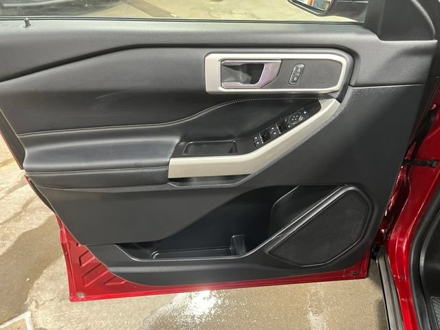 Used 2020 Ford Explorer XLT w/ Equipment Group 202A AWD/4WD image 12