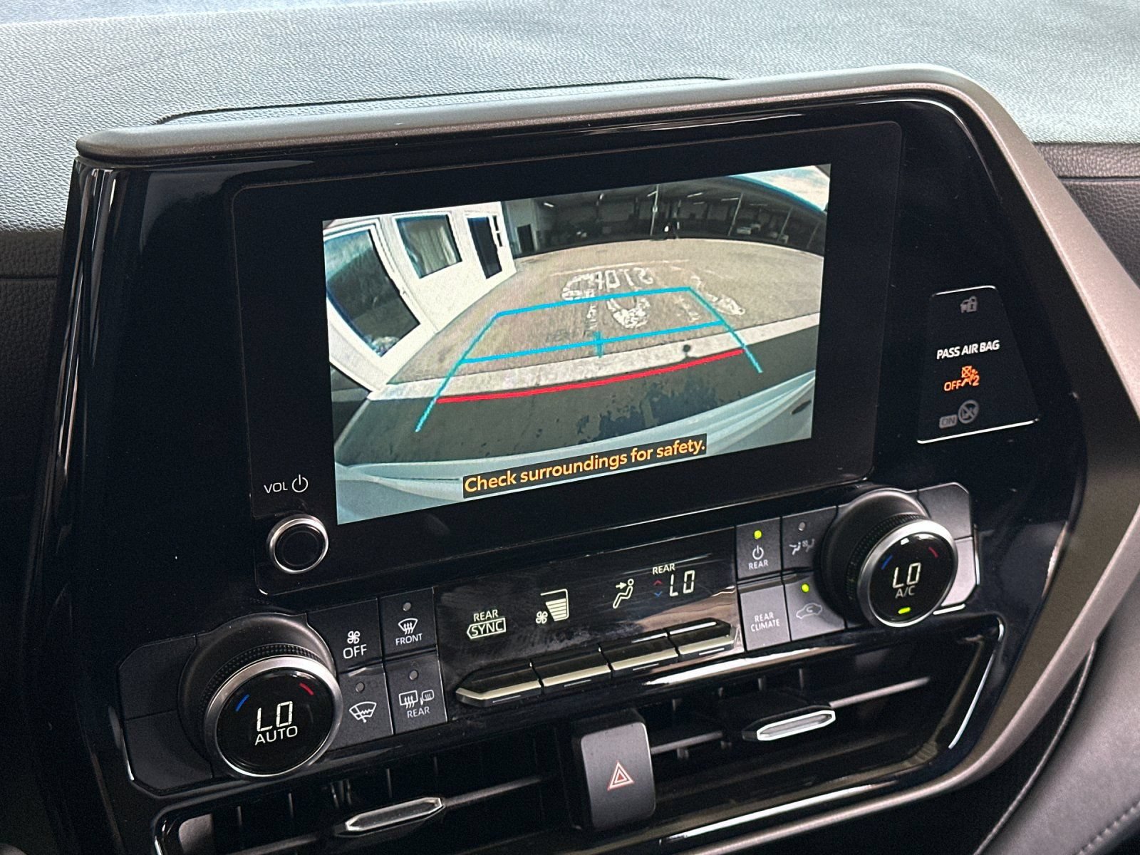Used 2023 Toyota Highlander LE FWD image 18