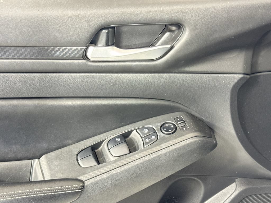 Used 2024 Nissan Altima 2.5 SV FWD image 13