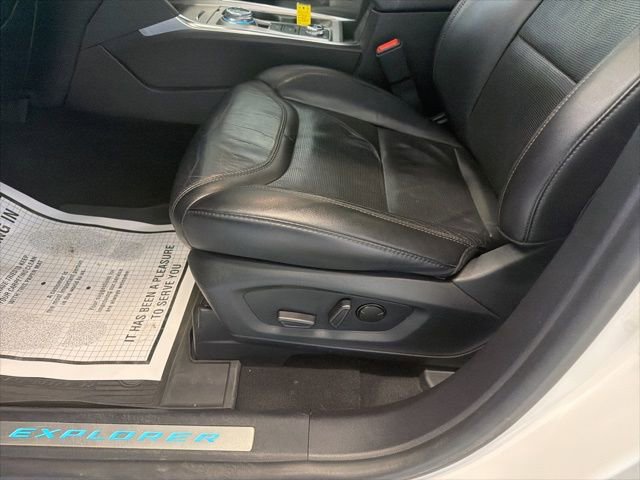 Used 2022 Ford Explorer Platinum w/ Technology Package AWD/4WD image 18