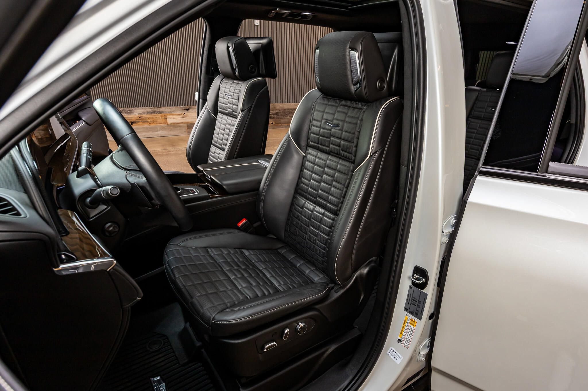 Used 2024 Cadillac Escalade Sport Platinum AWD/4WD image 25