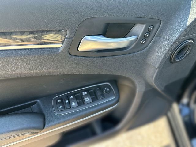 Used 2023 Chrysler 300 Touring L w/ Comfort Group image 17