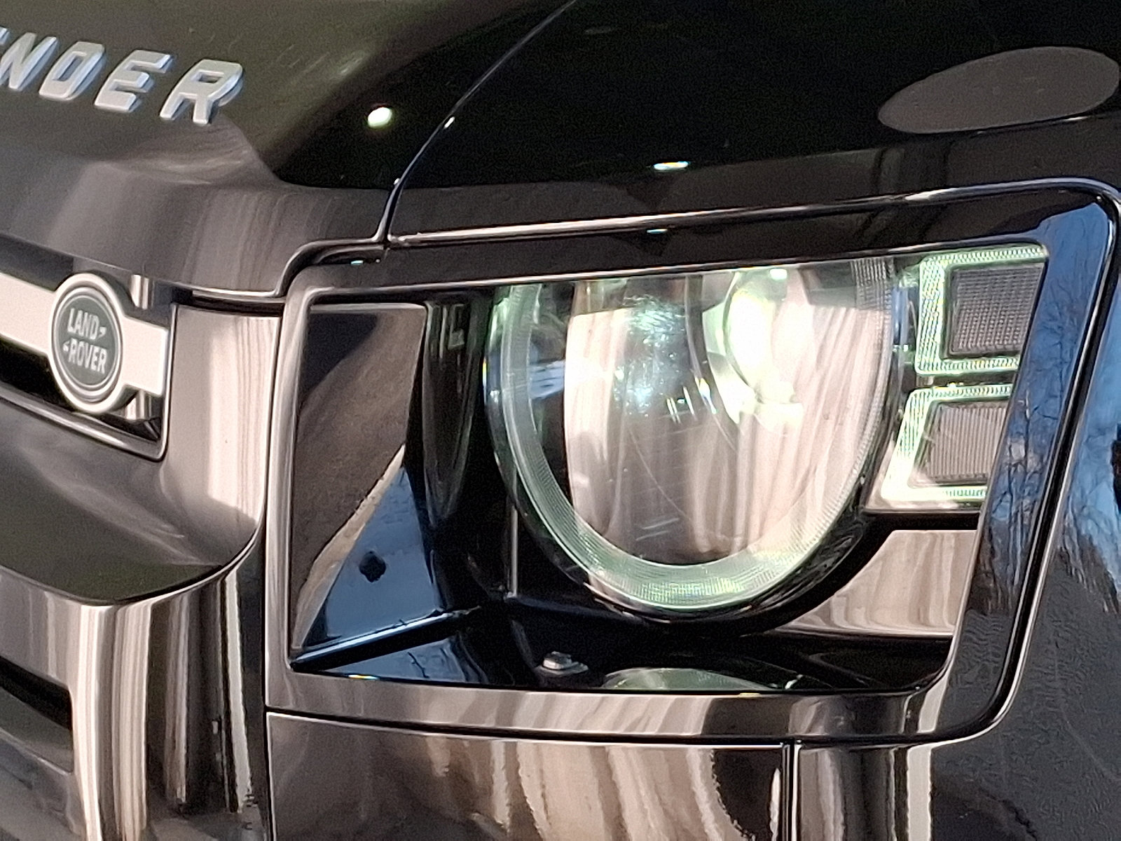 Certified 2025 Land Rover Defender 110 S image 9