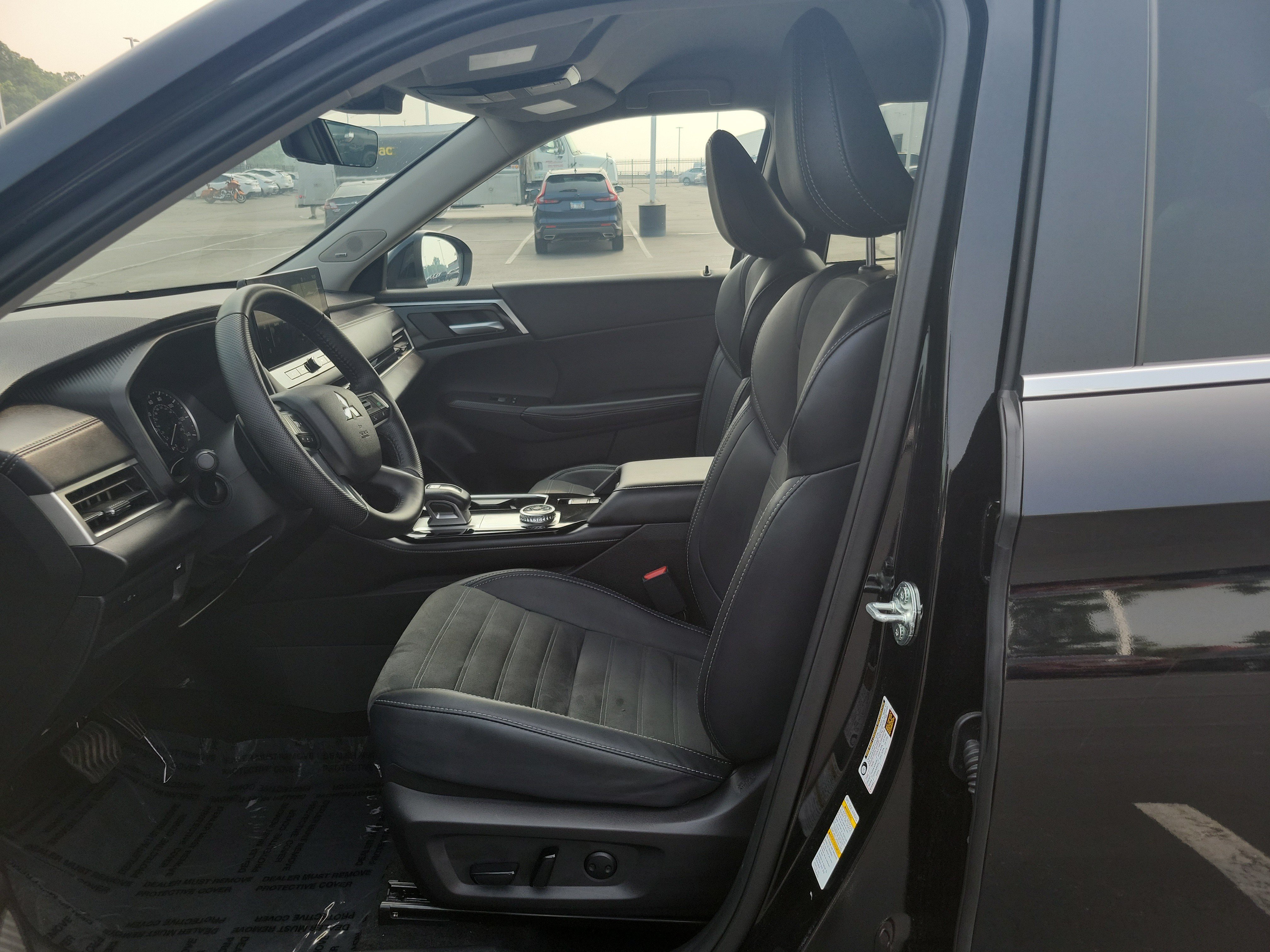 Used 2025 Mitsubishi Outlander SE AWD/4WD image 16