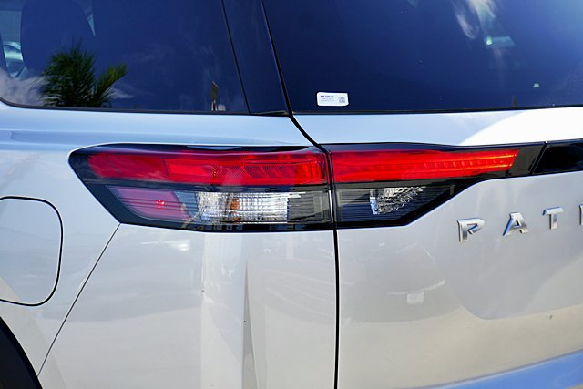 Used 2024 Nissan Pathfinder SV FWD image 8