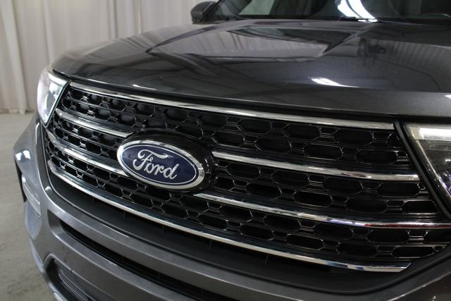 Used 2020 Ford Explorer XLT w/ Equipment Group 202A AWD/4WD image 32