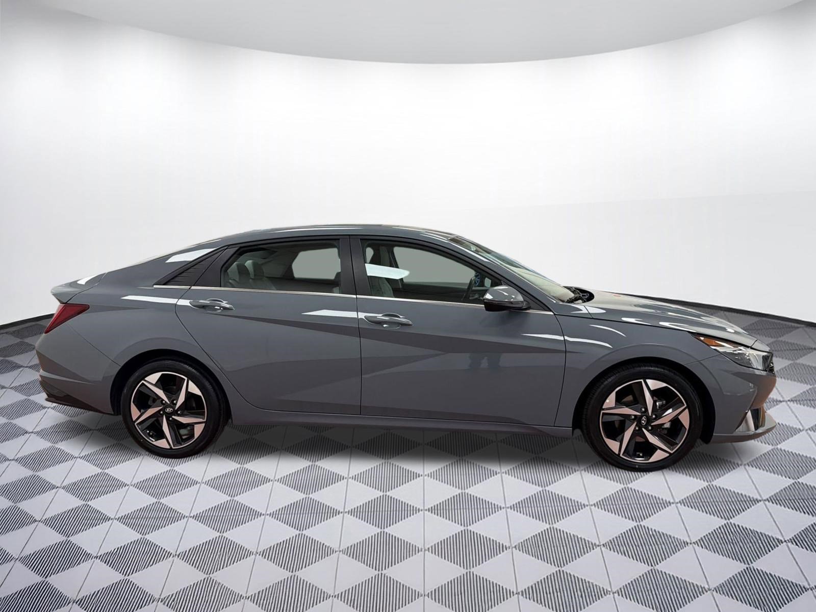 Used 2023 Hyundai Elantra Limited image 8