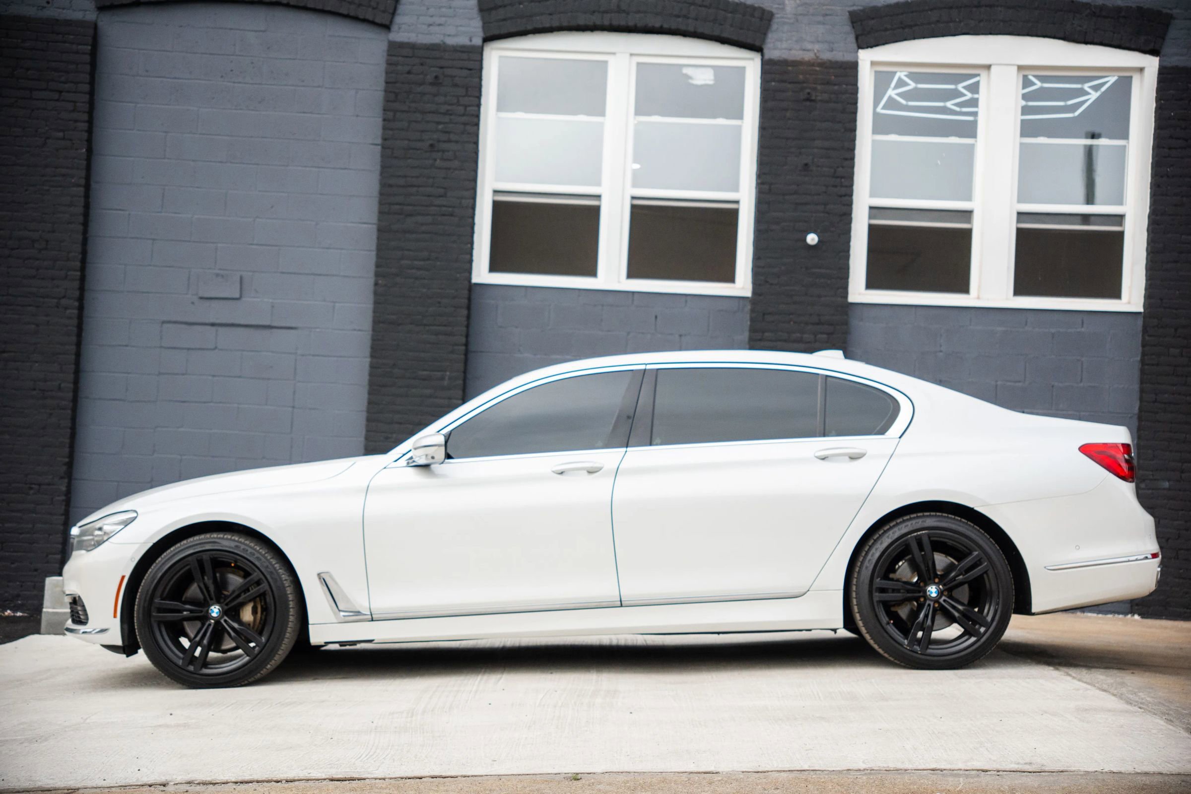 Used 2017 BMW 740i xDrive image 7
