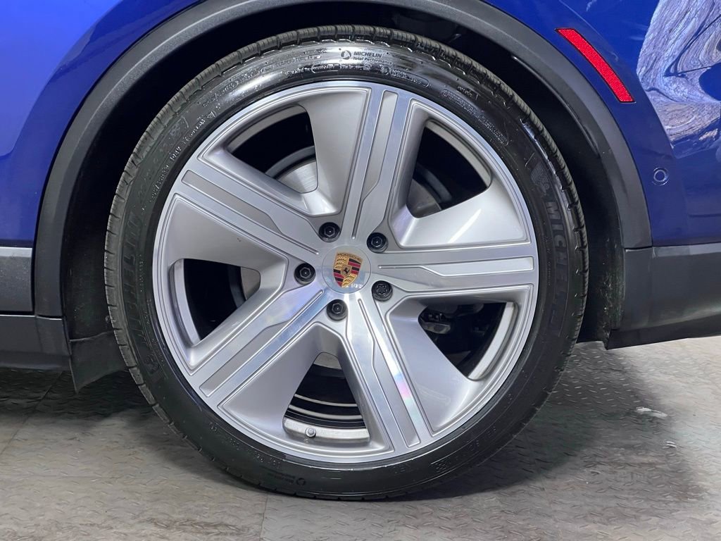 Certified 2024 Porsche Macan 4 Electric image 14