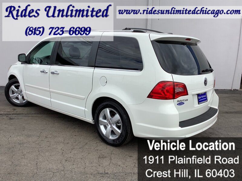 Used 2010 Volkswagen Routan SEL Premium FWD image 5
