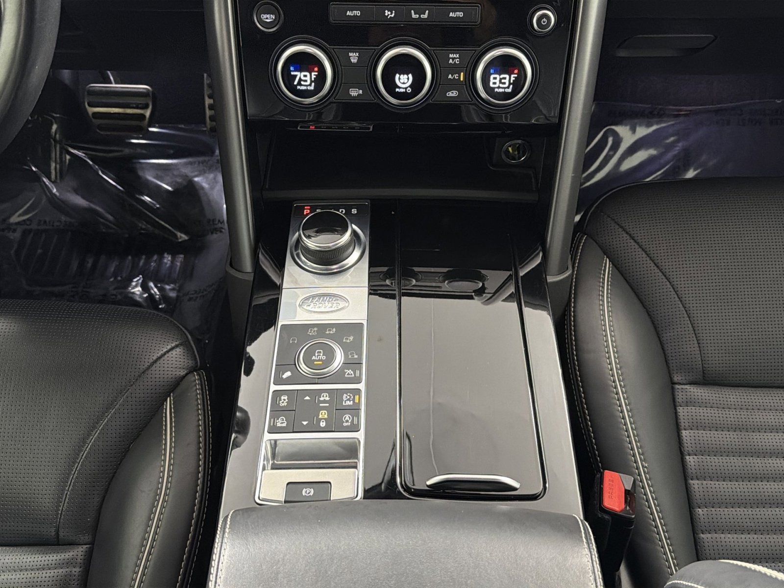 Used 2017 Land Rover Discovery HSE image 22