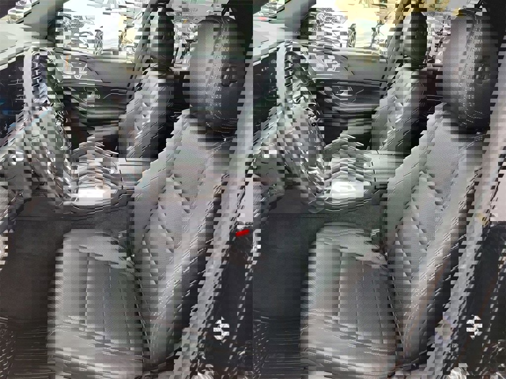 Used 2022 Mercedes-Benz GLE 350 4MATIC w/ Premium Package image 16