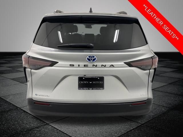 Certified 2025 Toyota Sienna LE w/ LE Plus Package image 5