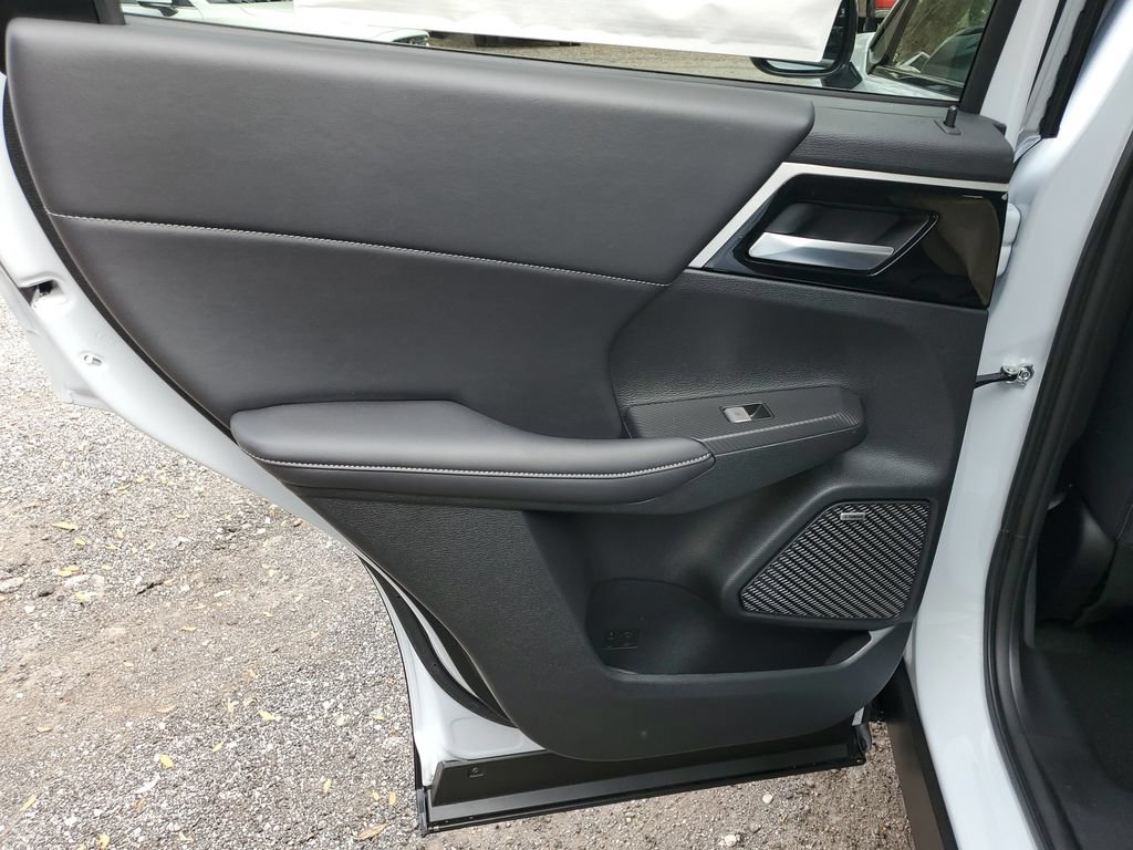 New 2026 Mitsubishi Outlander AWD image 14