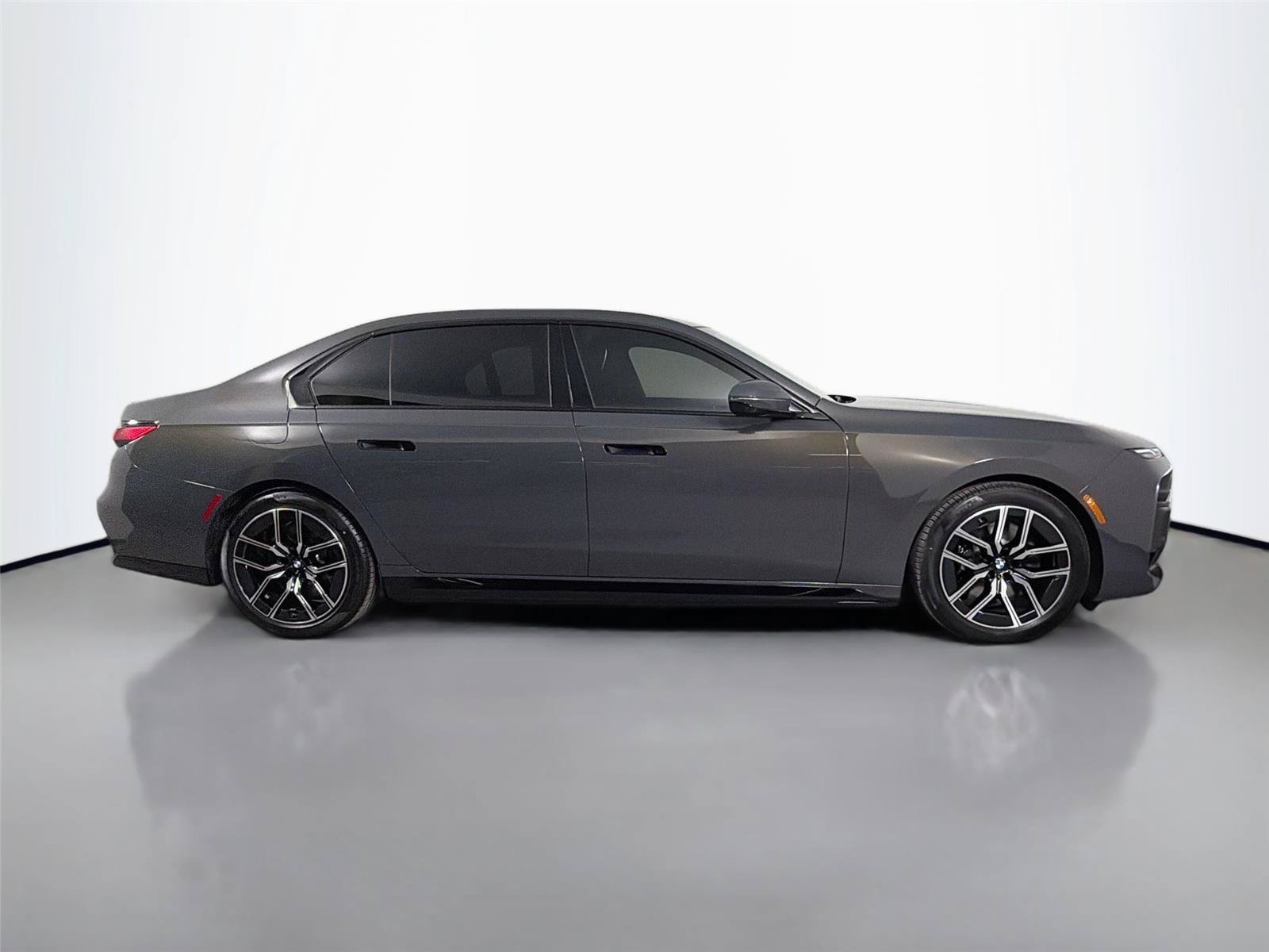 New 2026 BMW 750e xDrive AWD/4WD image 8