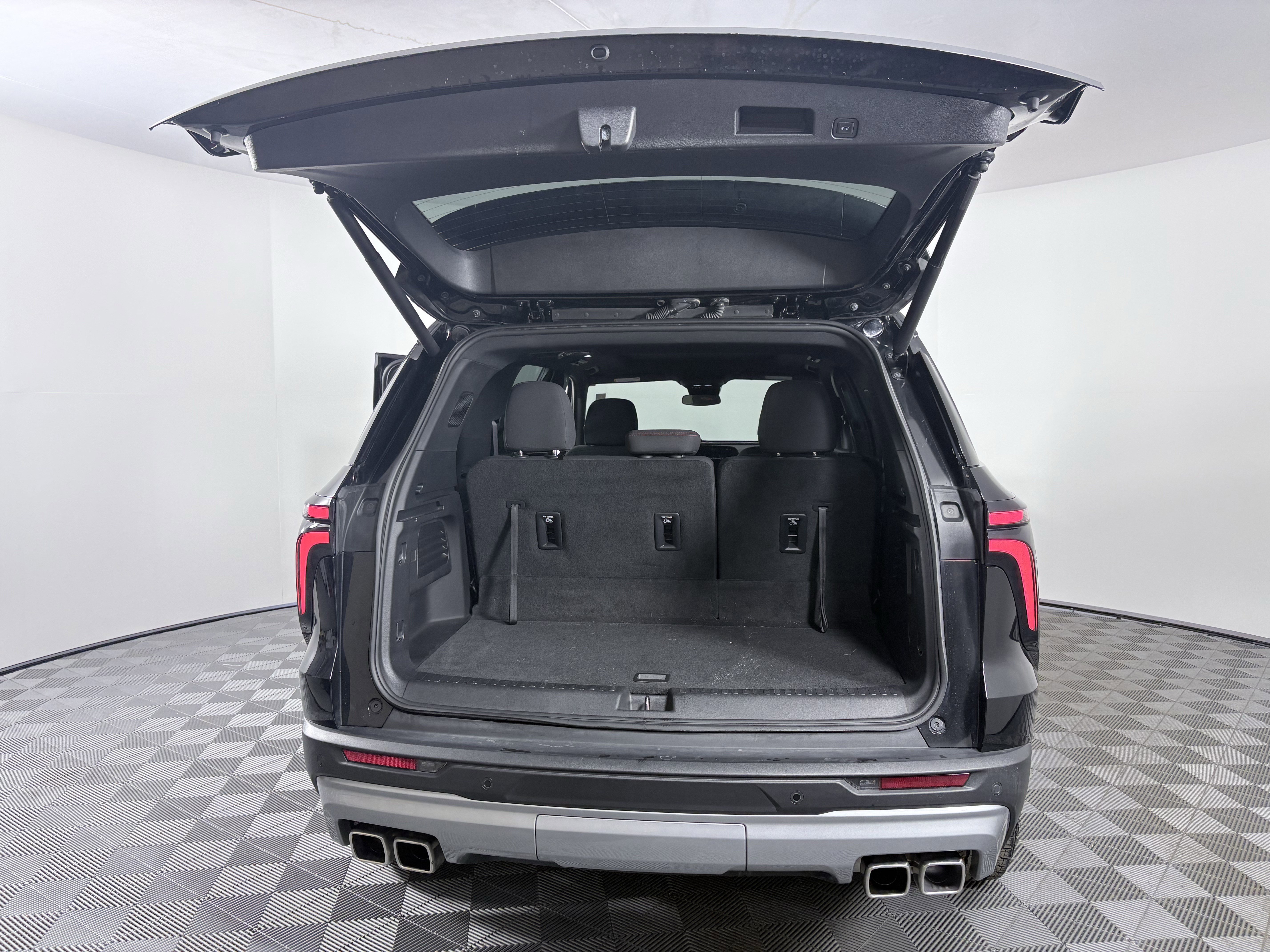 Used 2024 Chevrolet Traverse Z71 image 10