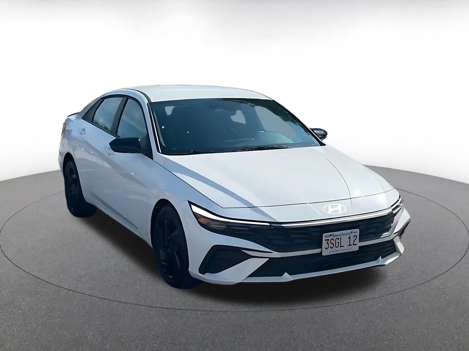 Used 2026 Hyundai Elantra Sport FWD image 3