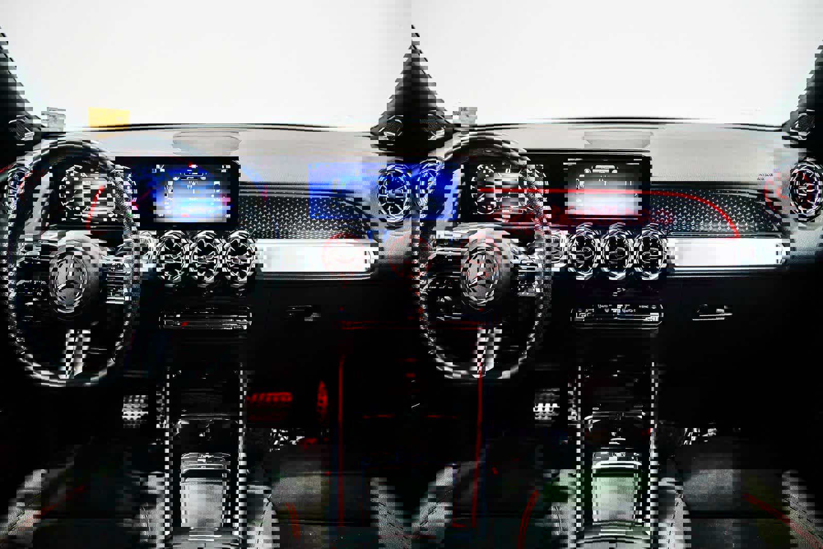 Used 2025 Mercedes-Benz GLB 250 image 11