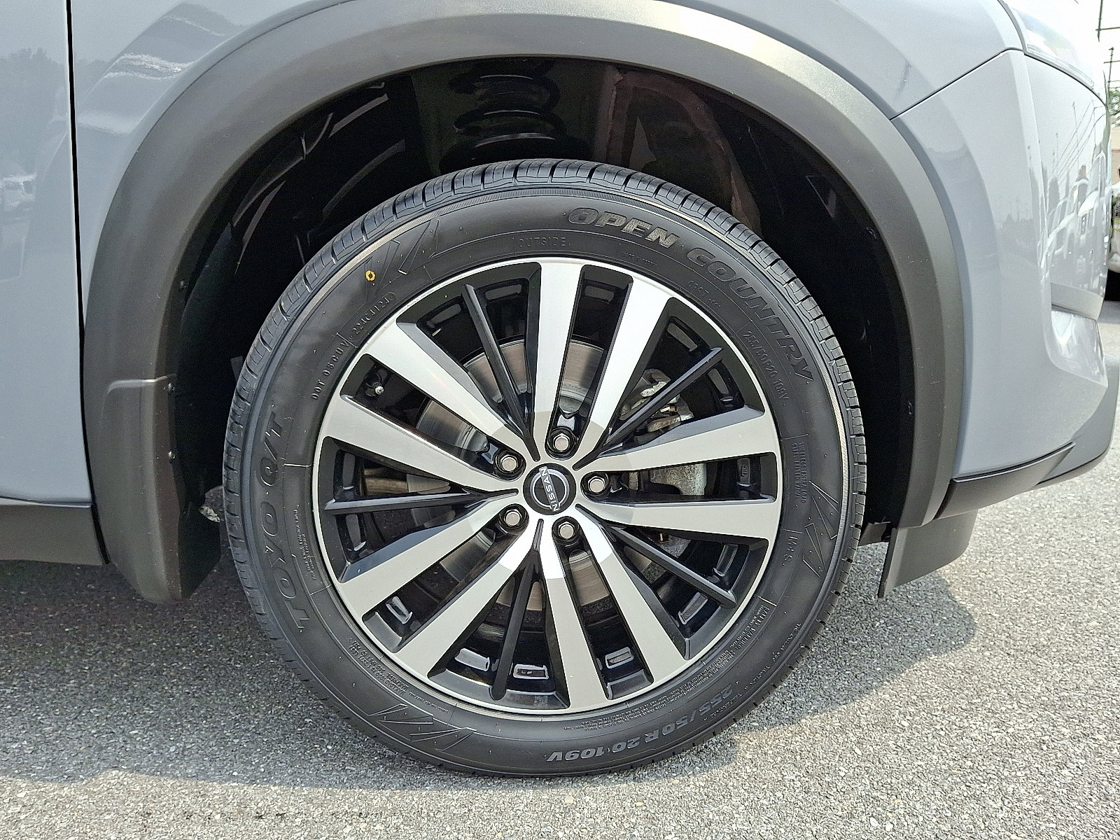 Certified 2023 Nissan Pathfinder Platinum w/ Black Appearance Package image 9