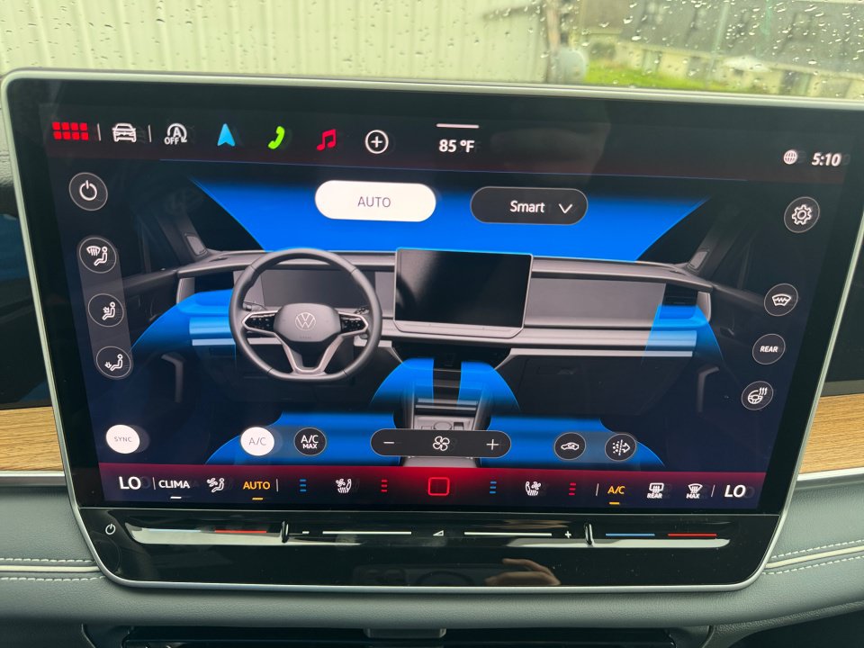 New 2026 Volkswagen Tiguan SEL R-Line AWD/4WD image 18