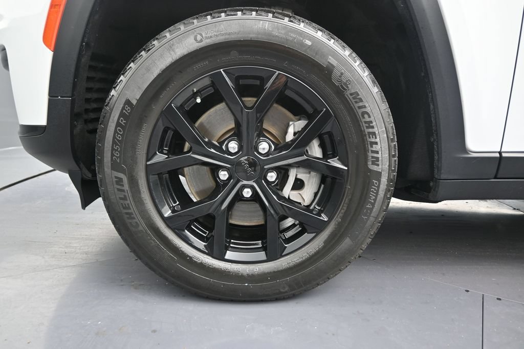 Used 2024 Jeep Grand Cherokee L Altitude AWD/4WD image 10