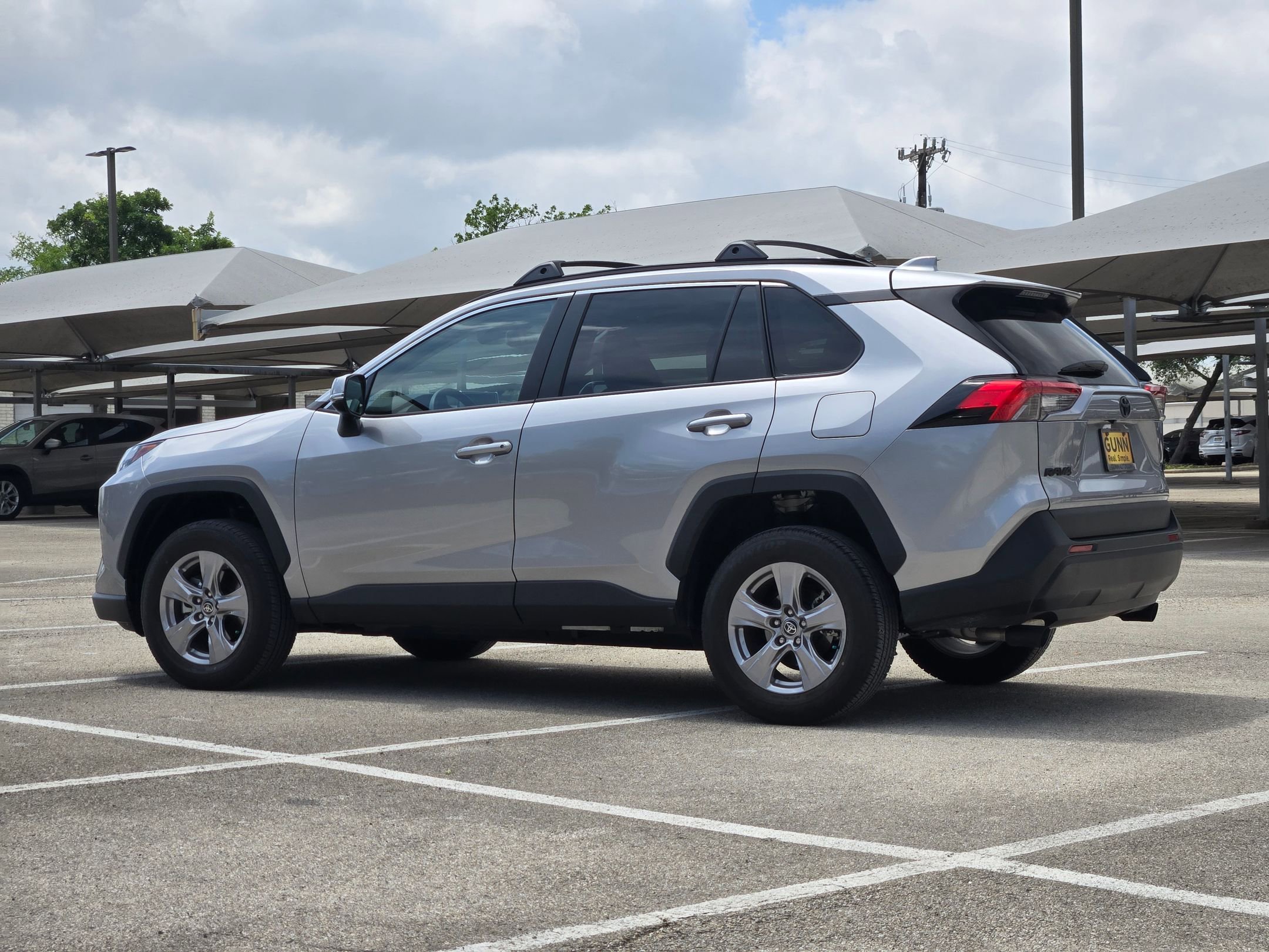 Used 2025 Toyota RAV4 XLE w/ Convenience Package FWD image 6
