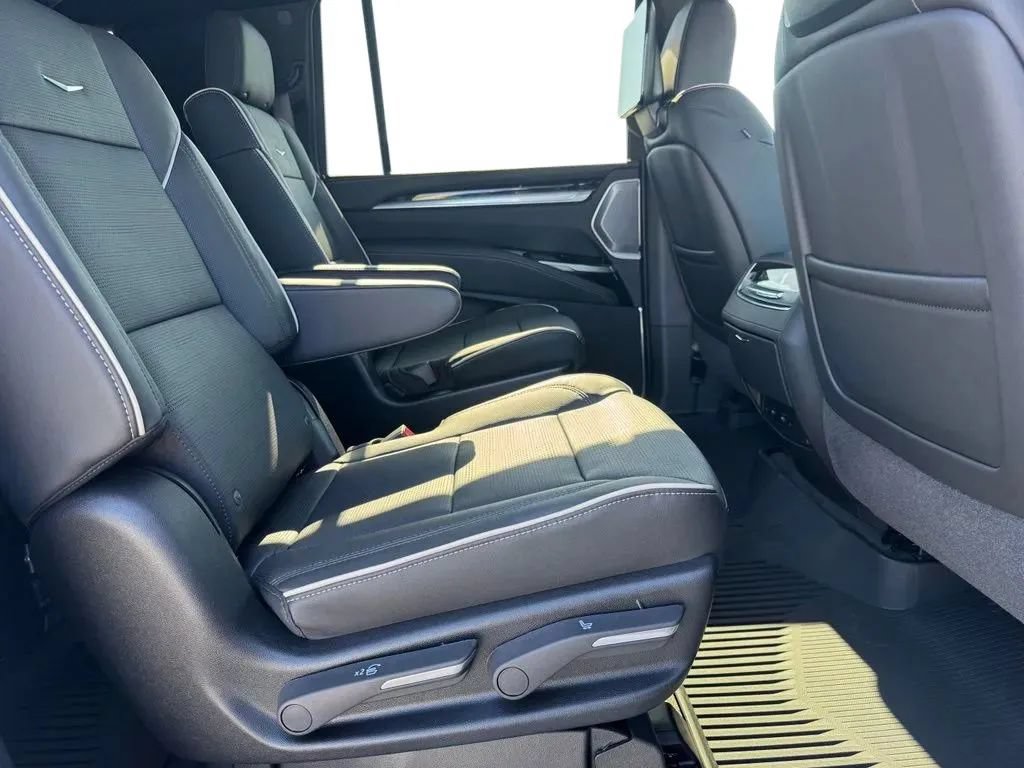 New 2026 Cadillac Escalade ESV Sport w/ Touring Package AWD/4WD image 17