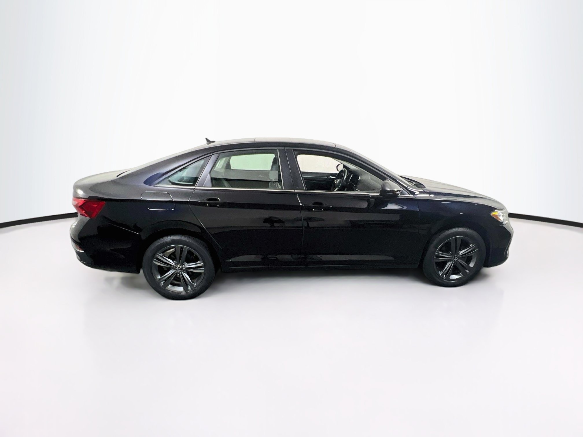 Used 2023 Volkswagen Jetta SE FWD image 4