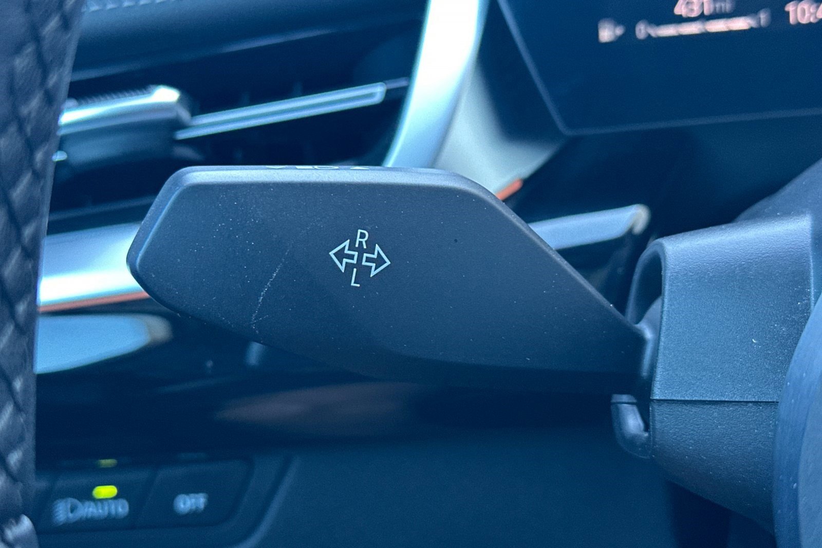 Used 2025 BMW X1 xDrive28i w/ Technology Package image 33