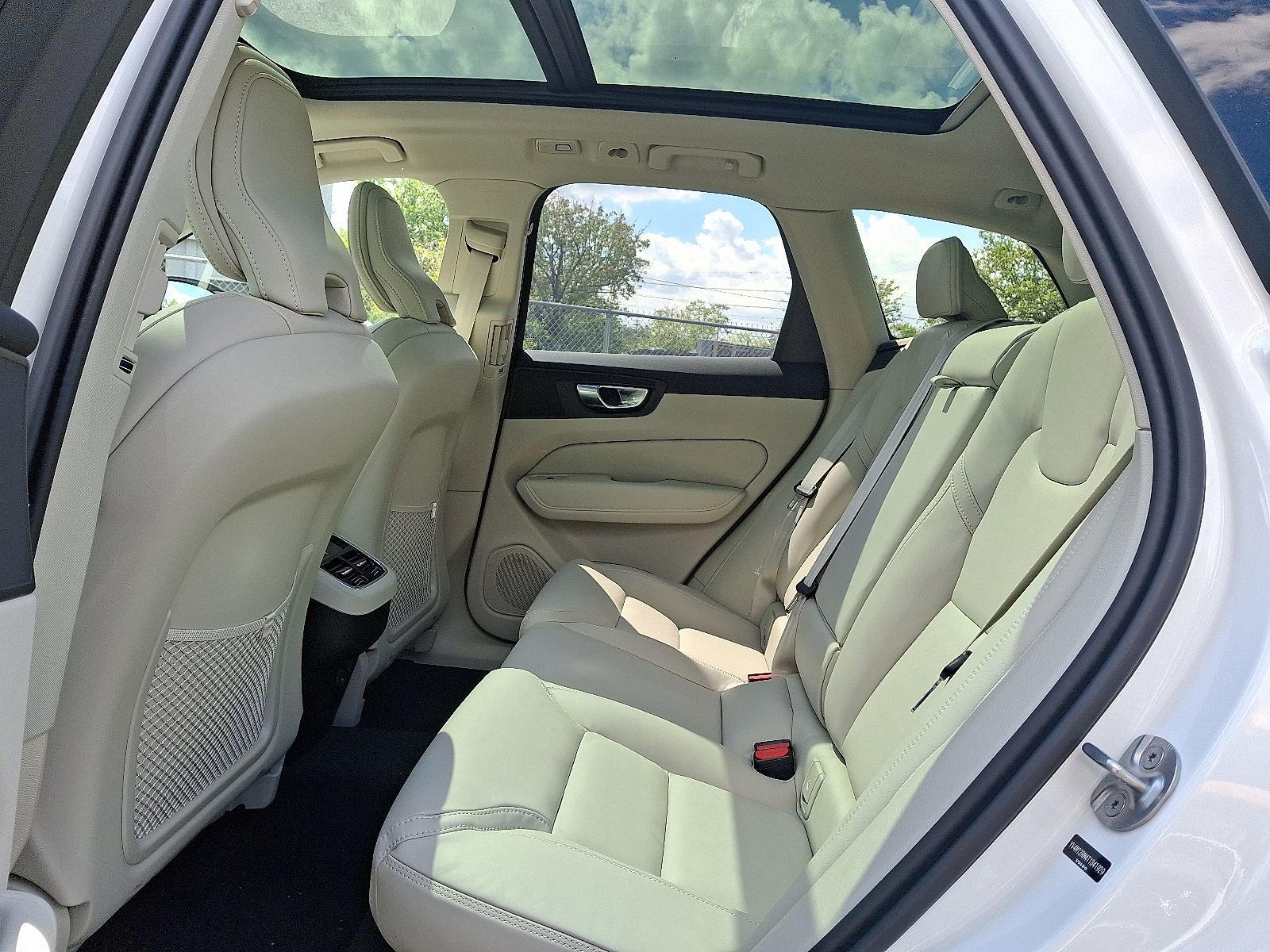 New 2026 Volvo XC60 B5 Ultra w/ Climate Package image 10