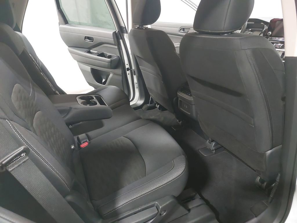 Used 2025 Nissan Pathfinder SV image 11