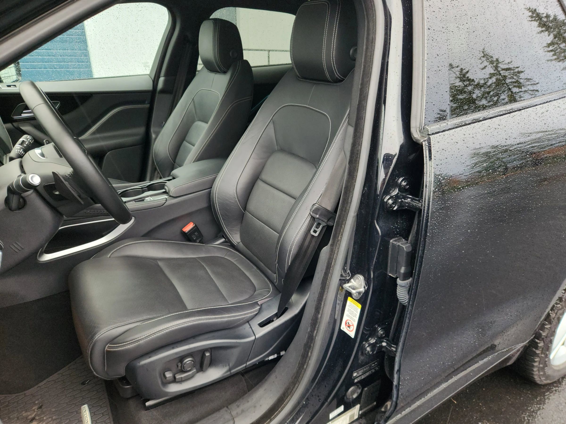 Used 2017 Jaguar F-PACE R-Sport image 9