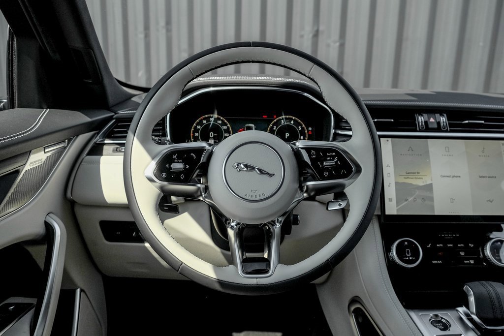 New 2026 Jaguar F-PACE R-Dynamic S image 18