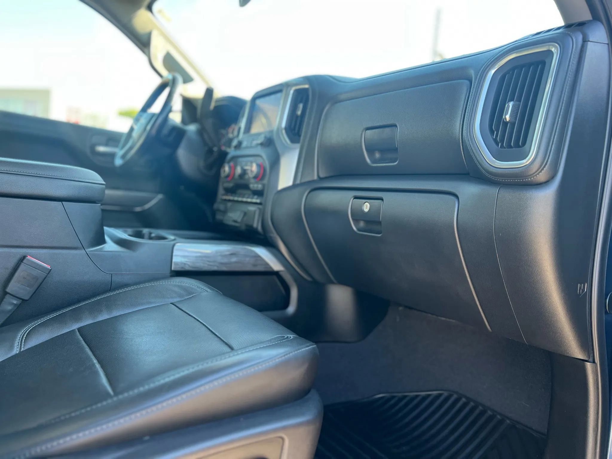 Used 2019 Chevrolet Silverado 1500 LTZ image 25