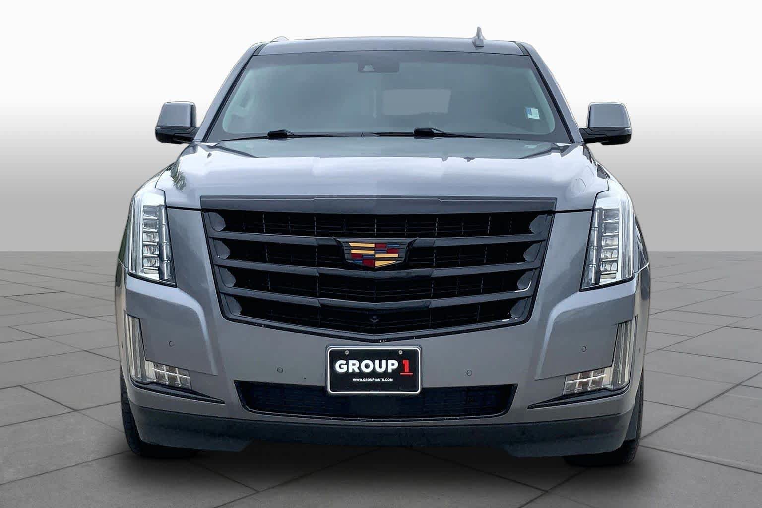 Used 2019 Cadillac Escalade Luxury AWD/4WD image 3