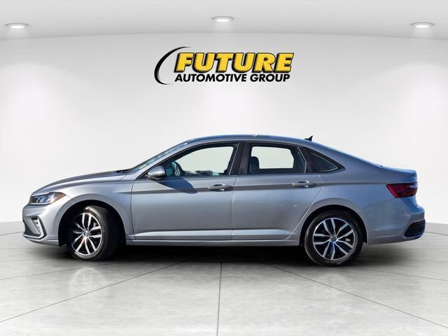 Used 2025 Volkswagen Jetta SE FWD image 9