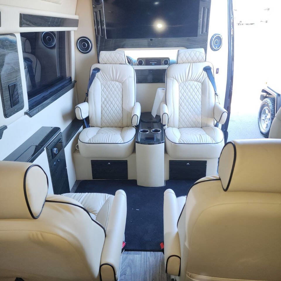 Used 2023 Mercedes-Benz Sprinter 3500 image 19