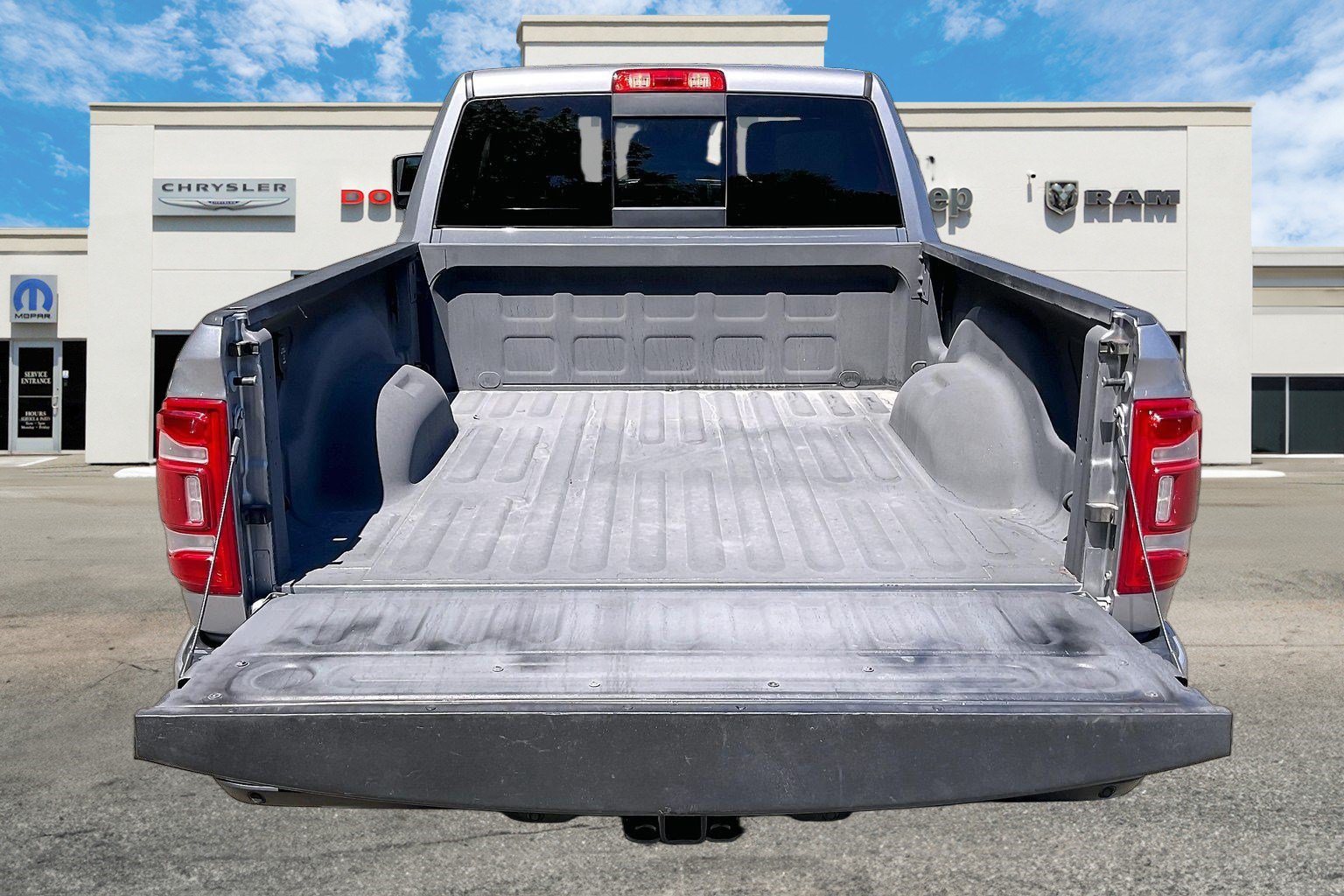 Certified 2024 RAM 2500 Laramie w/ Safety Group AWD/4WD image 32