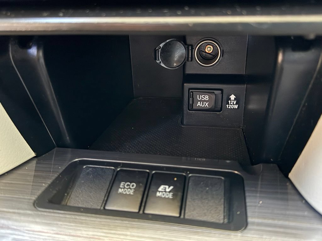 Used 2012 Toyota Camry LE FWD image 24