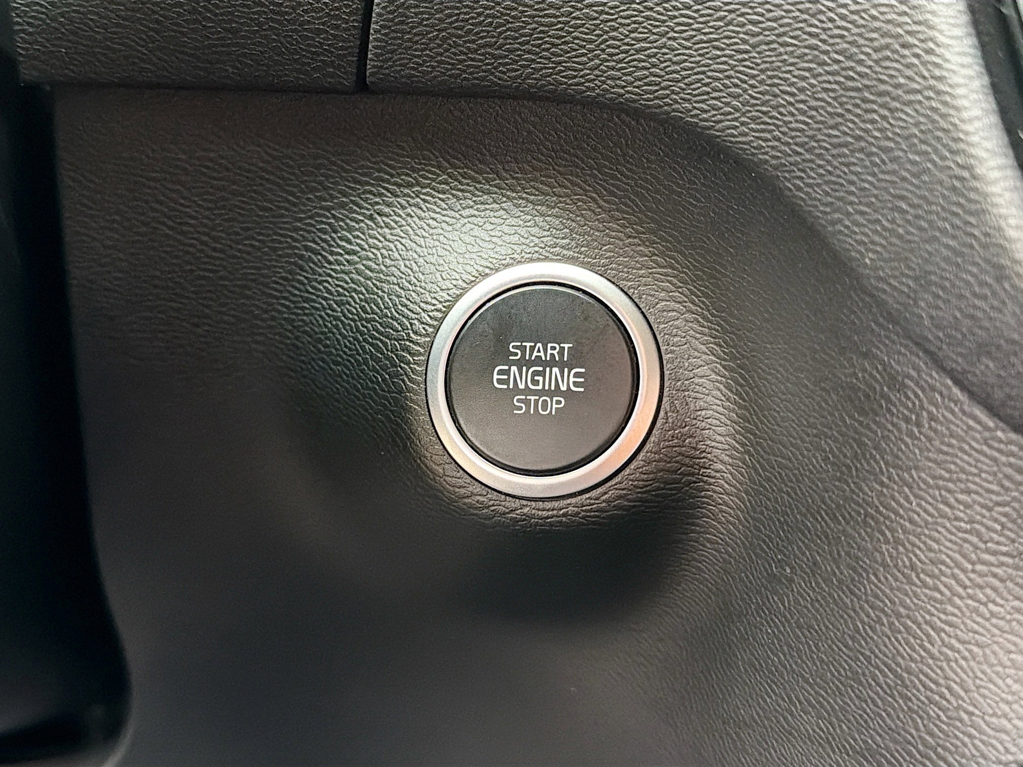 Used 2022 Volvo XC40 T5 Momentum AWD/4WD image 9