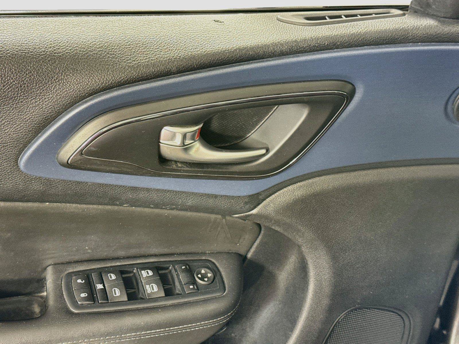 Used 2015 Chrysler 200 S FWD image 11