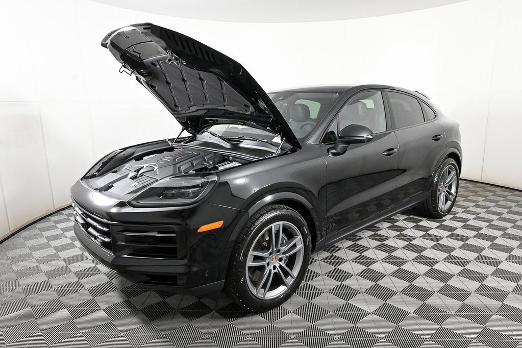 Used 2025 Porsche Cayenne Coupe image 37