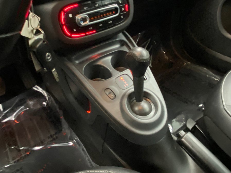 Used 2017 smart fortwo Prime RWD image 31