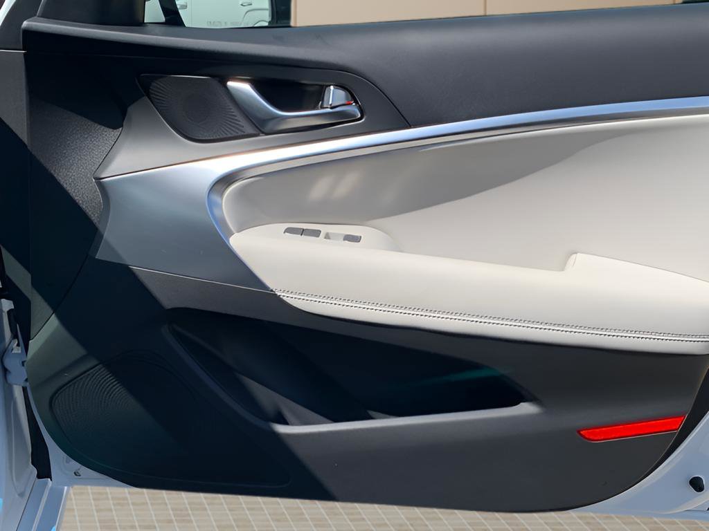 Certified 2025 Genesis G70 2.5T image 33