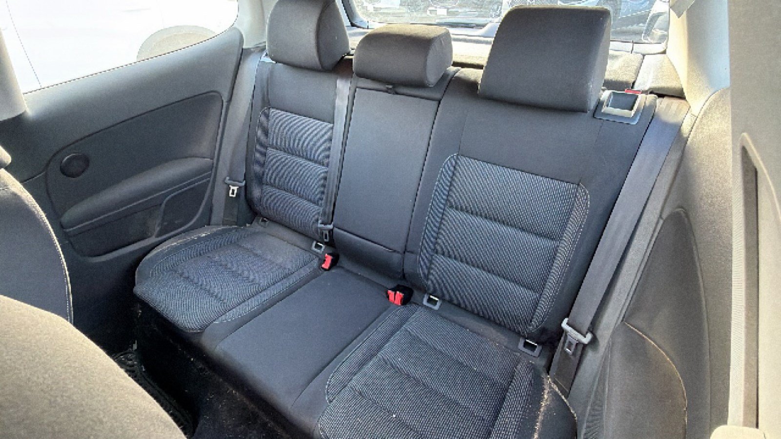 Used 2011 Volkswagen Golf 2-Door FWD image 31